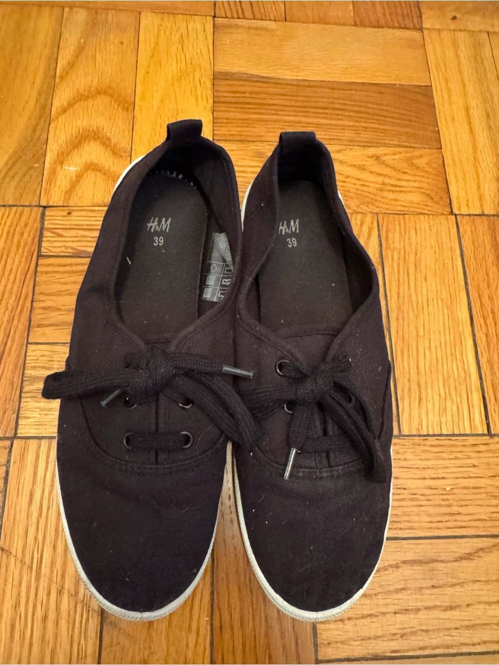 H&M women’s Black Canvas Lace-Up Sneakers
